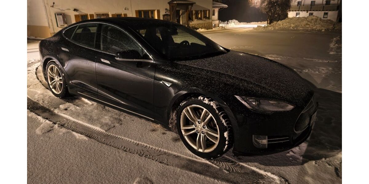 Tesla Model S 370.000 km 19.800 &euro; Metten 94526