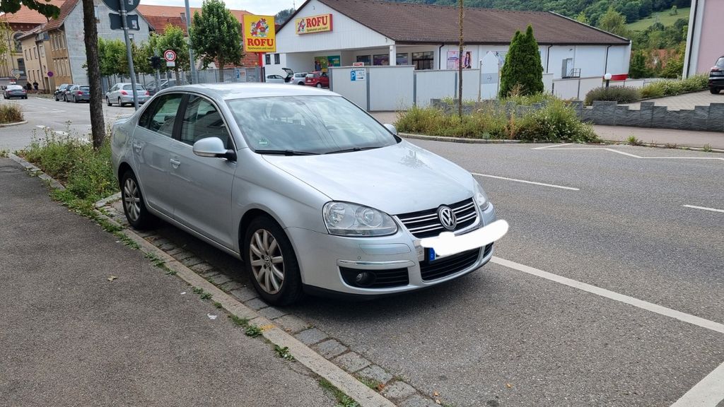VW Jetta 130.000 km 6.199 &euro; Albstadt - Tailfingen 72461