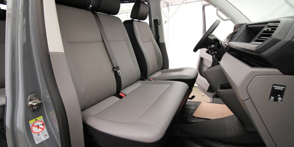 VW T6.1 Transporter Kombi lang 2.0 TDI 9-SITZER+AHK 146.949 km 28.900 &euro; Hagenow 19230