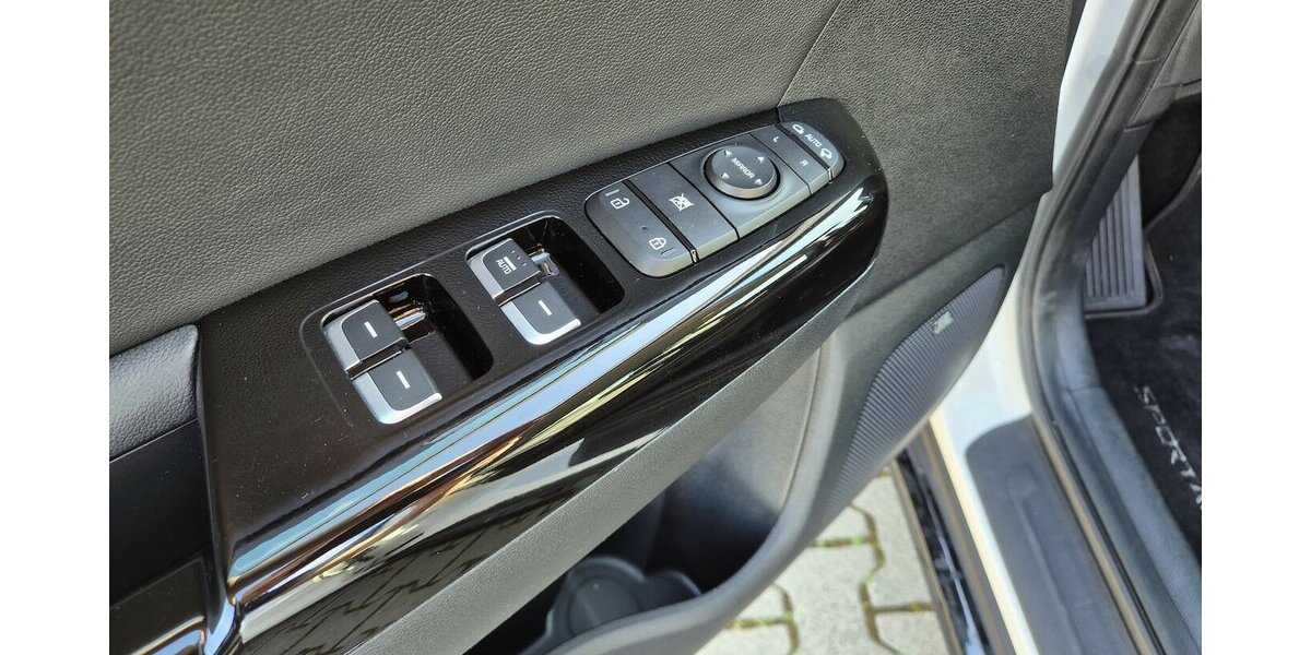 Kia Sportage Black Edition 4WD 28.421 km 24.890 &euro; Rodgau 63110