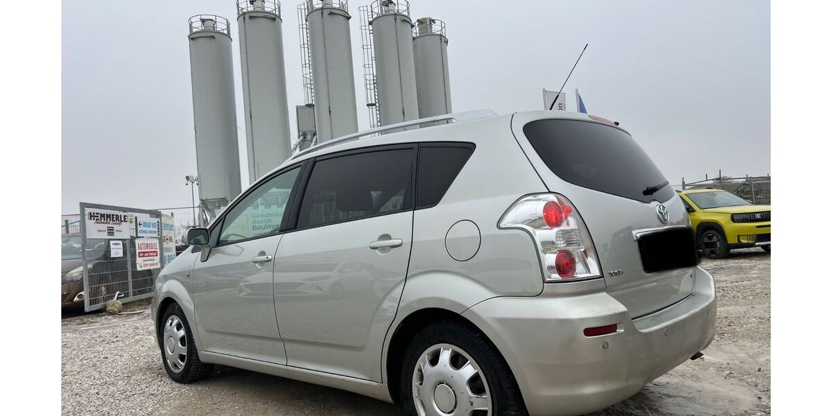 Toyota Corolla Verso 65.000 km 3.999 &euro; München 81829