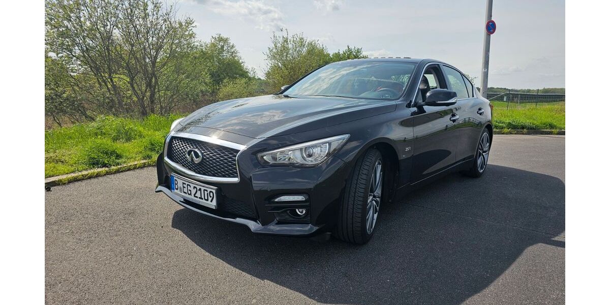 INFINITI Q50 102.000 km 15.550 &euro; Berlin 13583