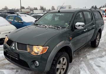 Mitsubishi L200 335.000 km 4.450 &euro; München 81829