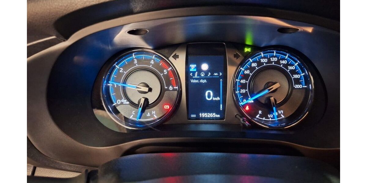 Toyota Hilux 197.000 km 31.500 &euro; Neuler 73491