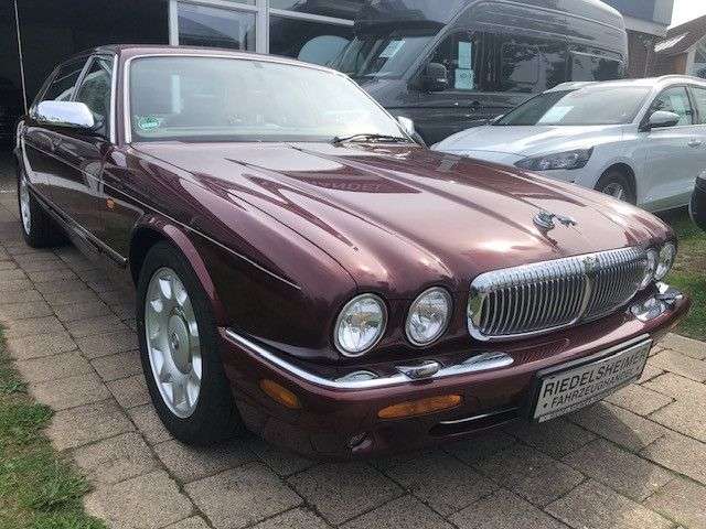 Jaguar Daimler 131.893 km 27.880 &euro; Zeven 27404