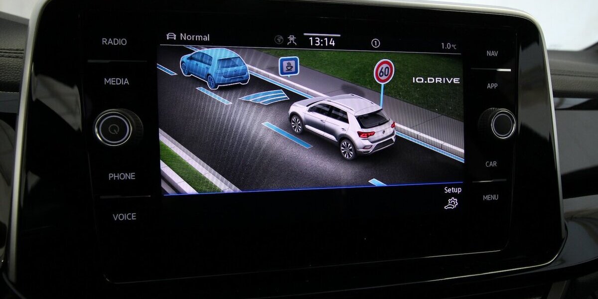 VW T-Roc TSI R-Line LED+ACC+SITZHEIZUNG 22.040 km 24.900 &euro; Hagenow 19230