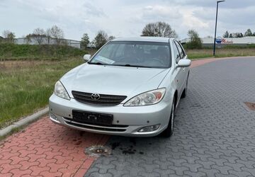 Toyota Camry 255.000 km 5.990 &euro; salzhausen 21376