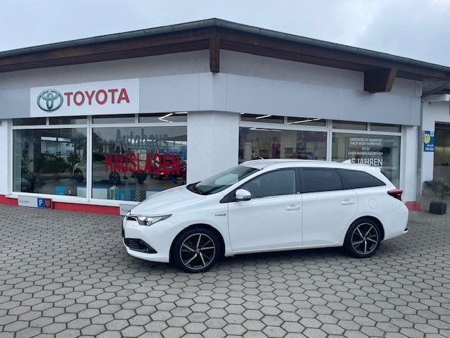 Toyota Auris 98.800 km 15.990 &euro; Cham 93413