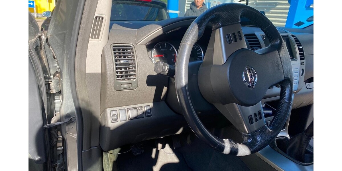 Nissan Pathfinder 253.000 km 11.000 &euro; Hamburg 20038