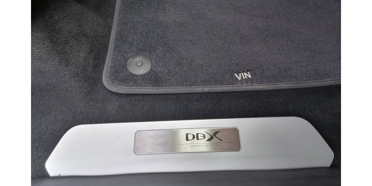 Aston Martin DBX Concours Blau Vollausstattung-6 800 KM- 6.800 km 149.998 &euro; Landau 76829