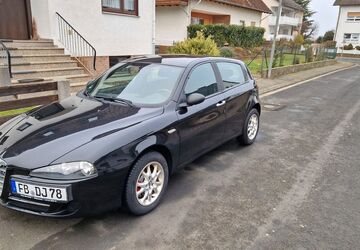 Alfa Romeo 147 150.800 km 4.900 &euro; Butzbach 35510
