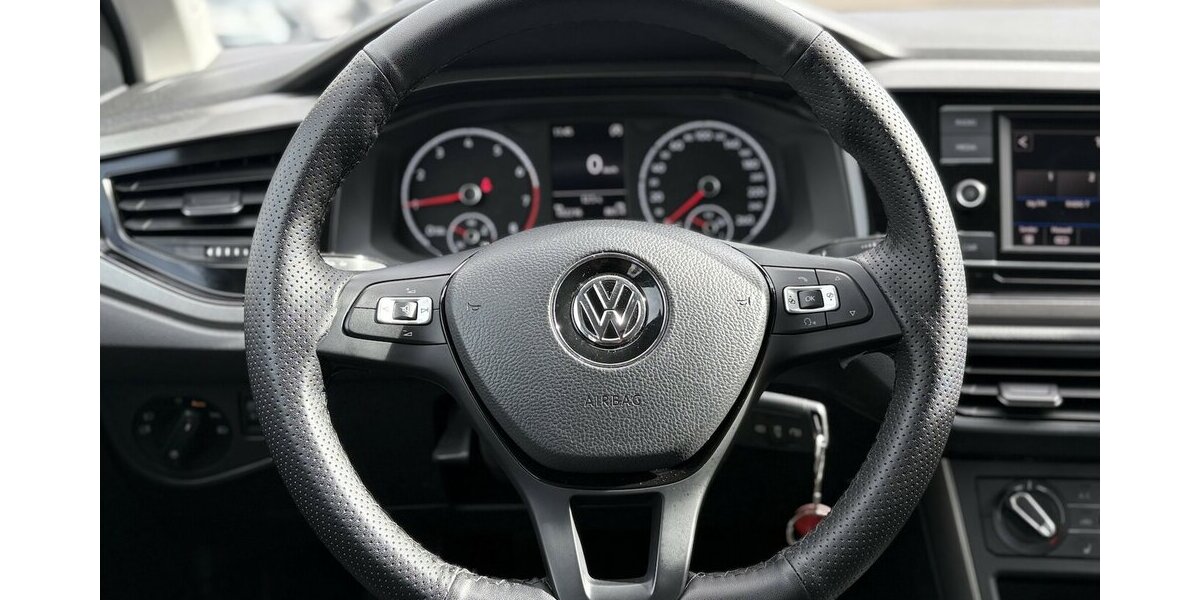 VW Polo VI 1.0 TSI Comfortline PDC/SHZ/ISOFIX/TOUCH 102.216 km 11.900 &euro; Villingen-Schwenningen 78054