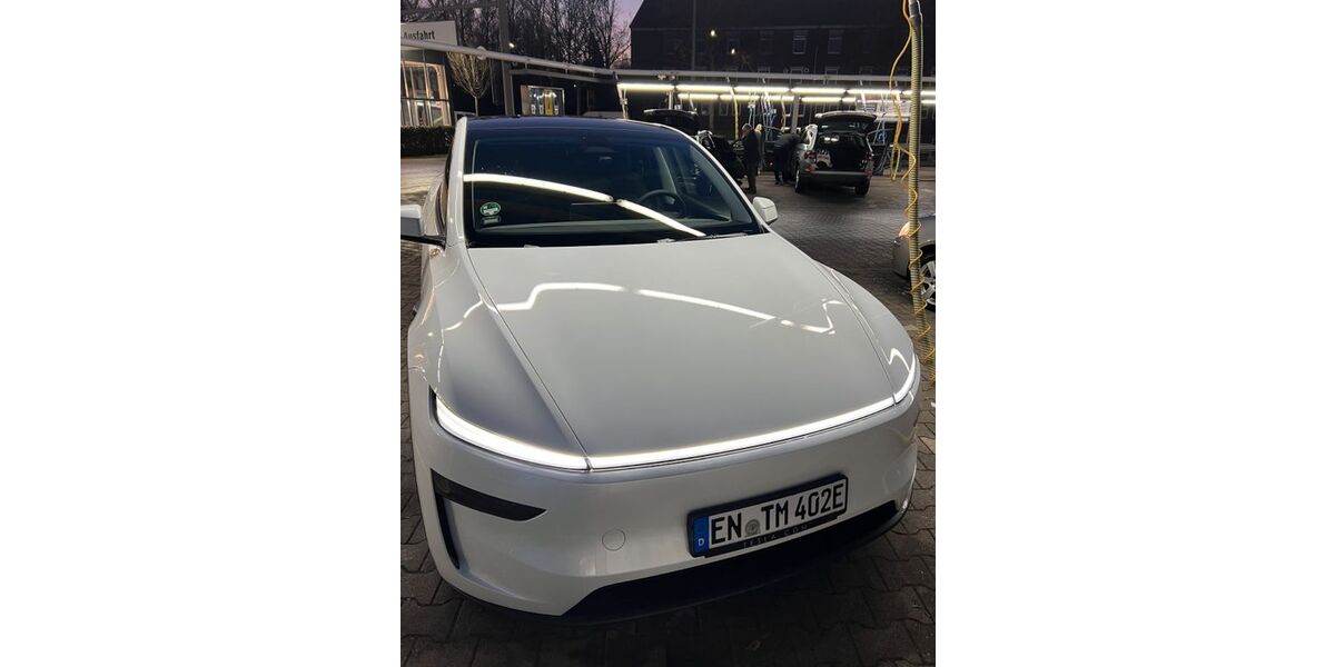 Tesla Model Y 9.000 km 44.600 &euro; Hattingen 45529