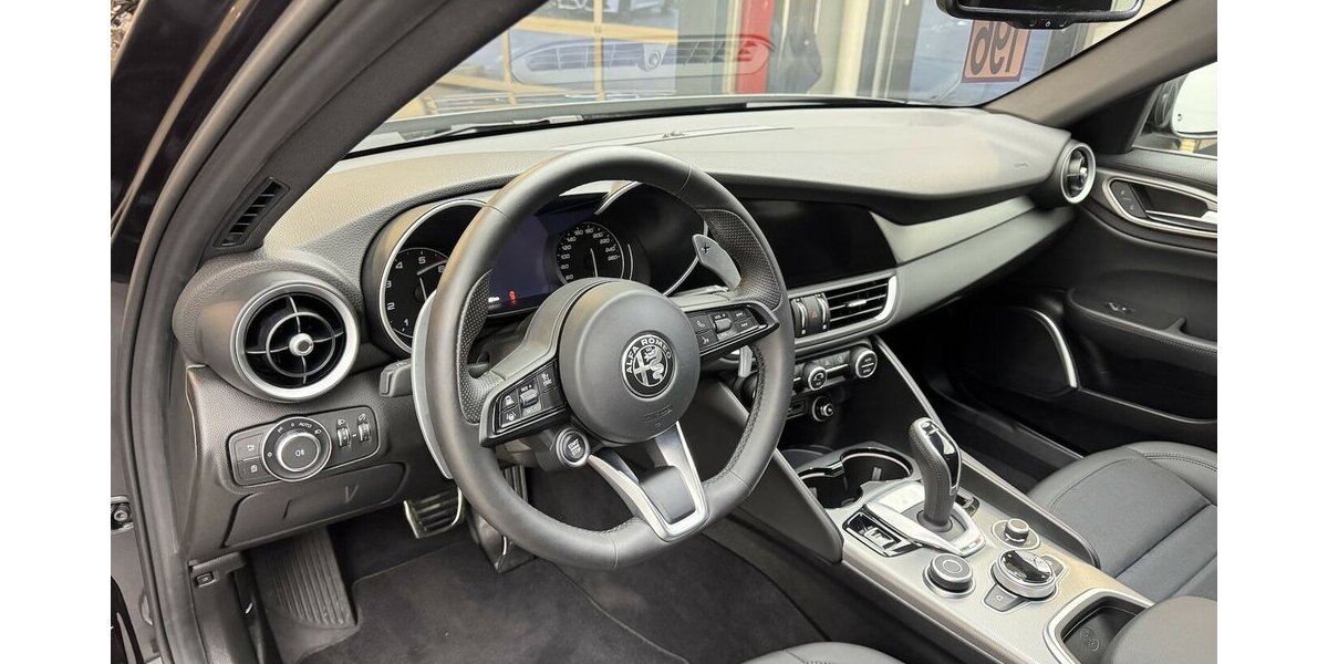 Alfa Romeo Giulia 2.0 Sprint Turbo 16V Xenon Leder Carplay 23.400 km 29.890 &euro; Lich 35423