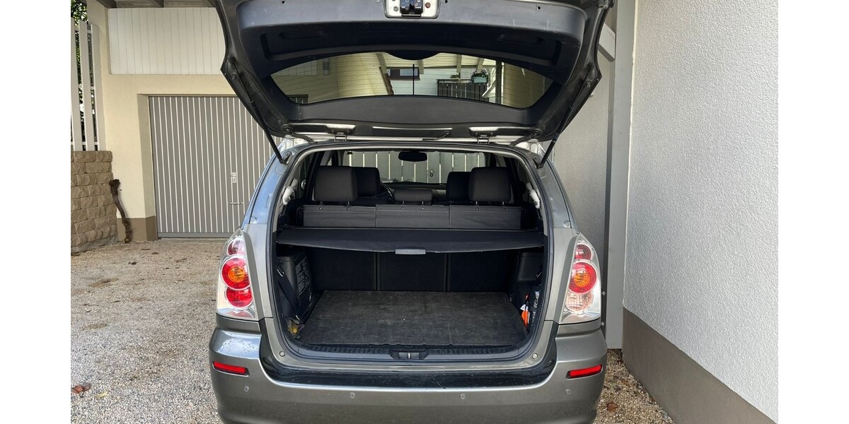 Toyota Corolla Verso 315.000 km 2.500 &euro; Uhldingen-Mühlhofen 88690