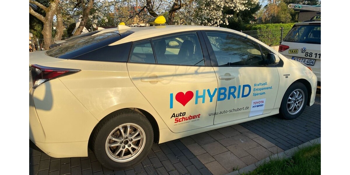 Toyota Prius 352.000 km 8.400 &euro; VELLMAR 34246