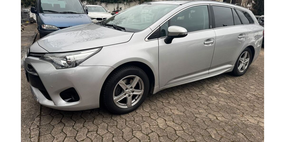 Toyota Avensis 228.000 km 12.599 &euro; Nürnberg 90453