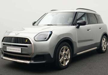 Mini Countryman SE All4 6.707 km 41.120 &euro; München 80788