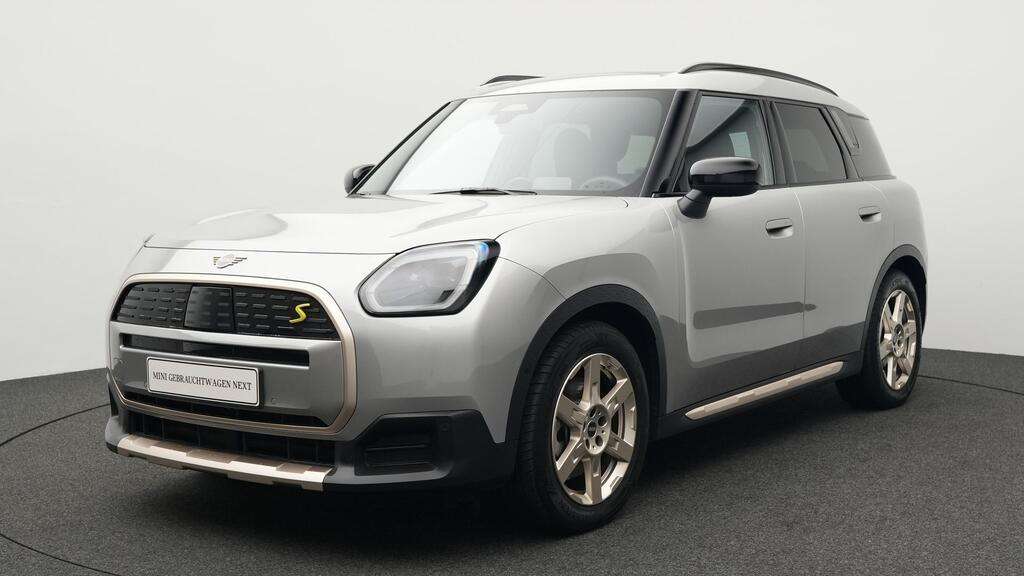 Mini Countryman SE All4 6.707 km 41.120 &euro; München 80788