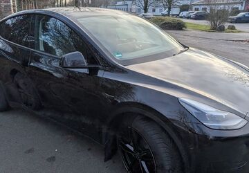 Tesla Model Y 36.500 km 31.490 &euro; Niederkassel 53859