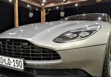 Aston Martin DB11 40.000 km 121.905 &euro; VESZPREM 08200