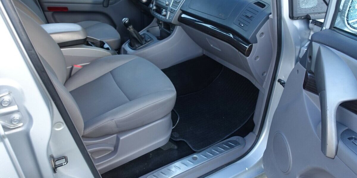 SsangYong Rodius 7-Sitzer Sitzheizung Ganzjahresreifen Alu 129.400 km 7.950 &euro; Neumarkt/OPf 92318