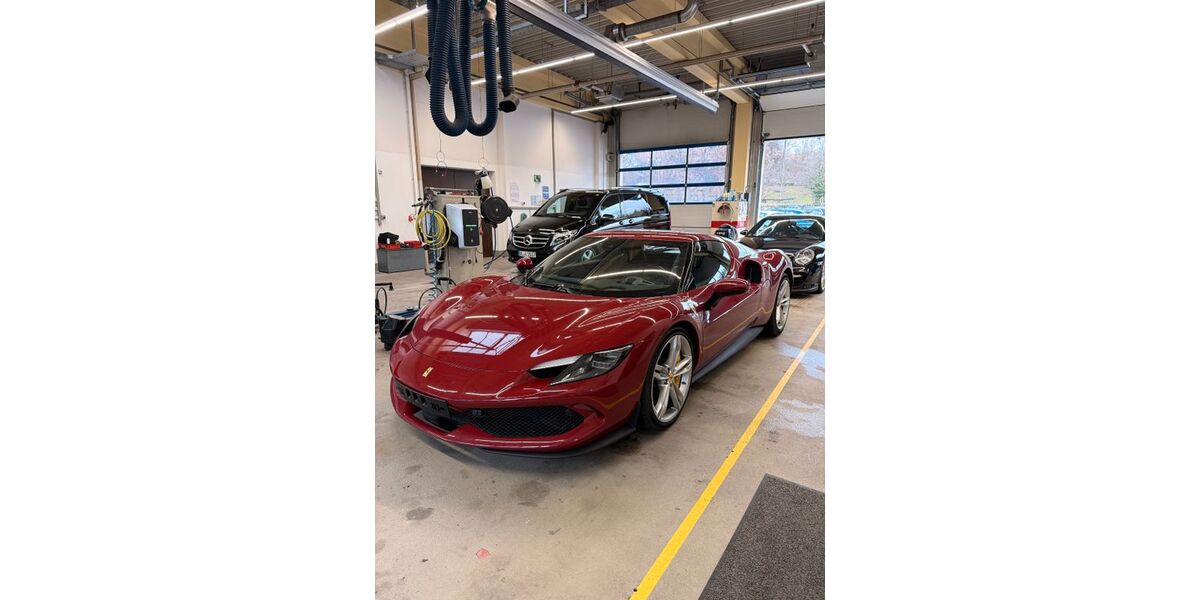 Ferrari 296 GTB 5.698 km 264.900 &euro; Balingen 72336