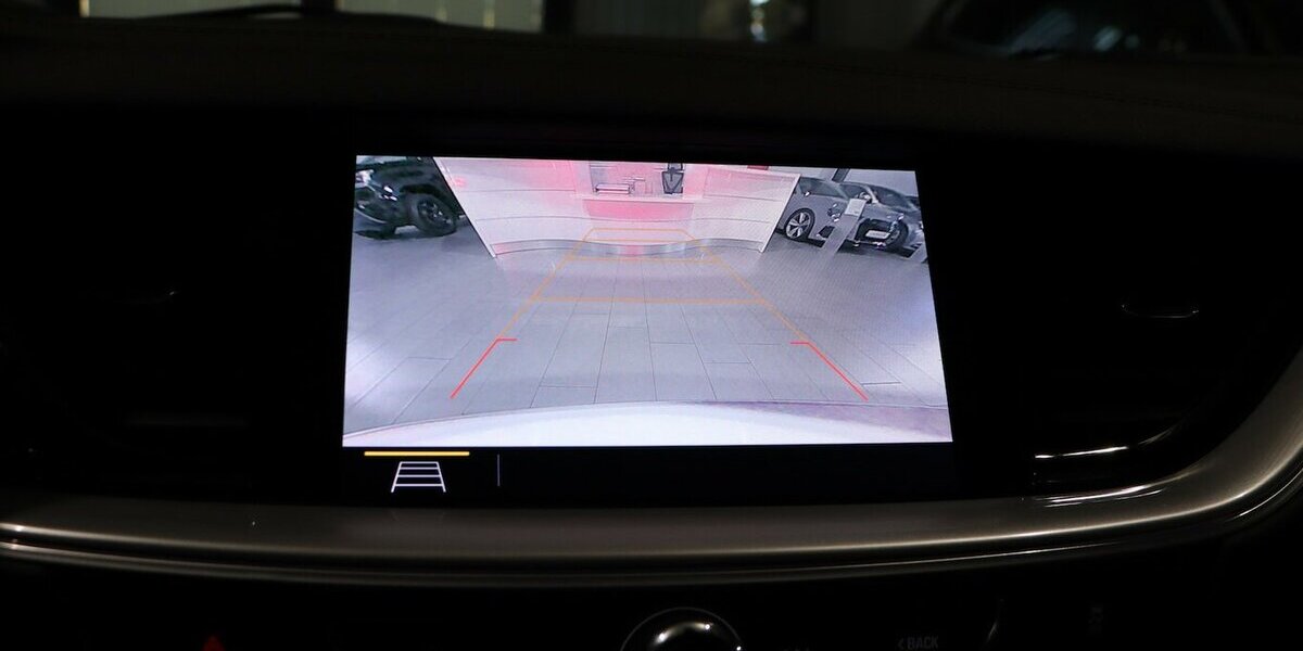 Opel Insignia 2.0 ST 4x4 OPC-LINE GSI WHITE / VC+HUD 140.000 km 19.111 &euro; Hamm 59077