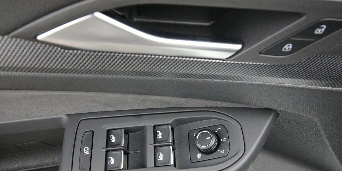 VW Golf VIII Variant 1.5 TSI R-Line LED+KAMERA+ACC 29.466 km 26.700 &euro; Hagenow 19230