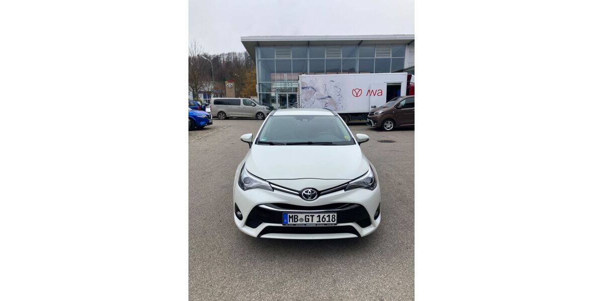 Toyota Avensis 125.000 km 17.490 &euro; Miesbach 83714