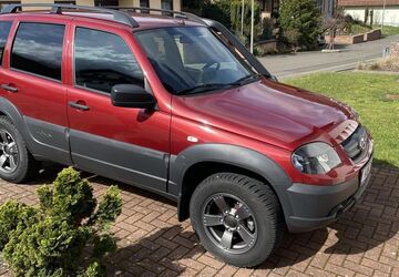 Lada Niva 17.100 km 15.600 &euro; Queidersbach 66851
