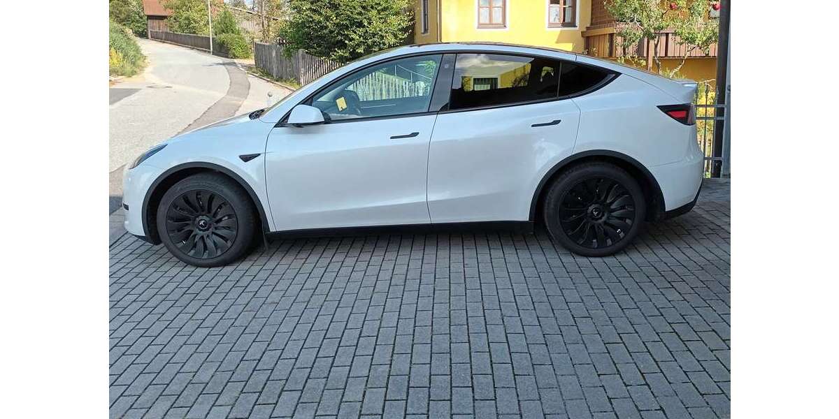 Tesla Model Y 23.000 km 32.900 &euro; Parkstein 92665