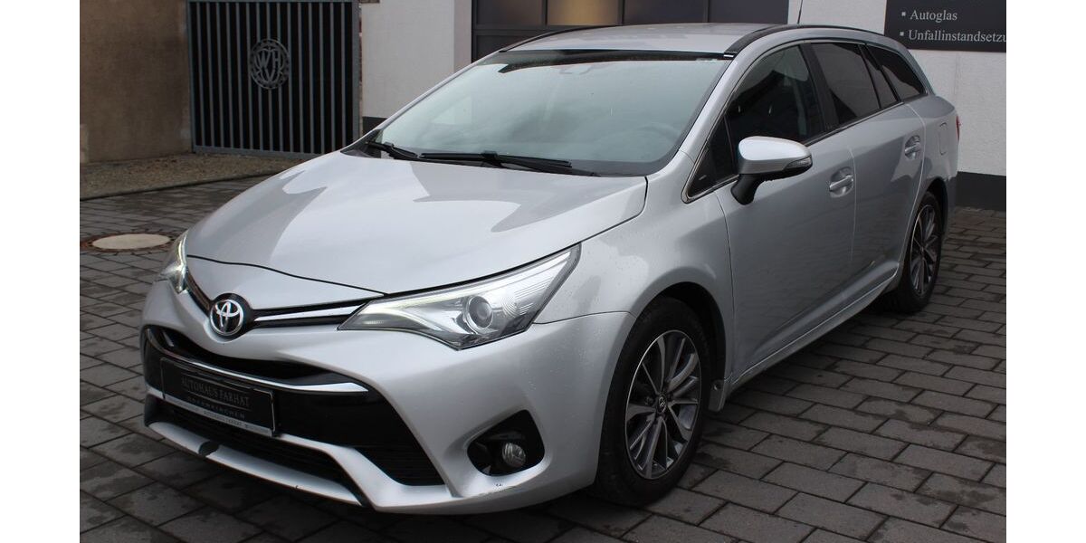 Toyota Avensis 118.000 km 13.990 &euro; Obernkirchen/Vehlen (B65) 31683