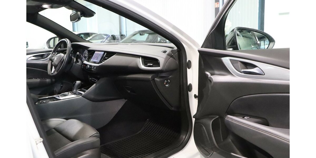 Opel Insignia 2.0 ST 4x4 OPC-LINE GSI WHITE / VC+HUD 140.000 km 19.111 &euro; Hamm 59077