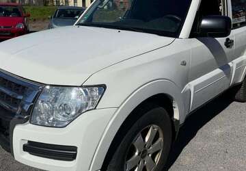 Mitsubishi Pajero 315.000 km 11.900 &euro; Zwickau 08058