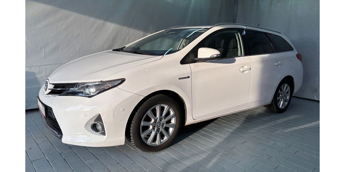 Toyota Auris 123.131 km 12.790 &euro; Pinneberg 25421
