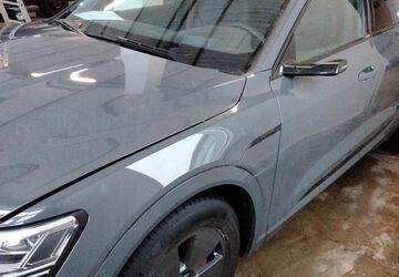 Audi Q8 e-tron 12.284 km 56.950 &euro; Hamburg 22047