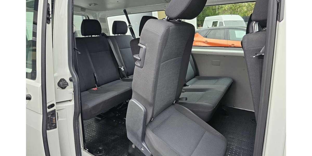 VW T6 Transporter 2.0 TDI lang 9-Sitzer AHK PDC 165.990 km 19.990 &euro; Löhne 32584