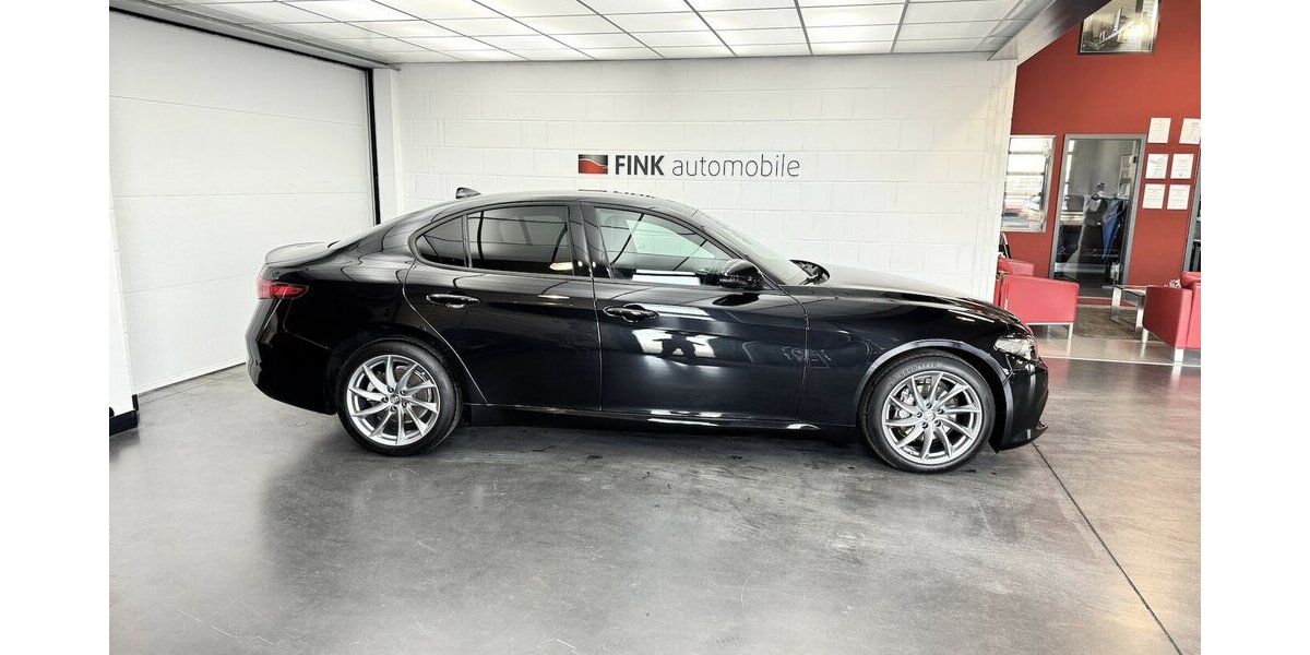 Alfa Romeo Giulia 2.0 Sprint Turbo 16V Xenon Leder Carplay 23.400 km 28.740 &euro; Lich 35423