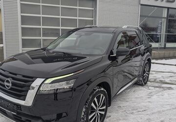 Nissan Pathfinder 24.551 km 44.999 &euro; Radebeul 01445