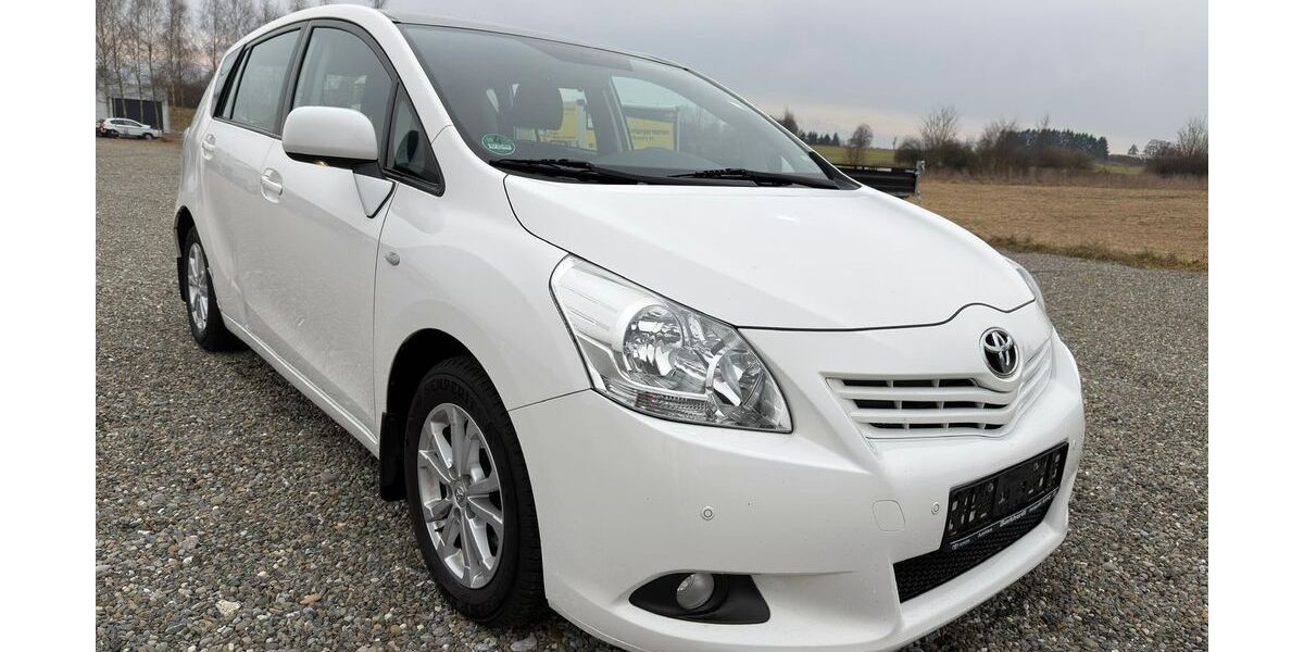Toyota Verso 192.000 km 3.499 &euro; Friedrichshafen 88048