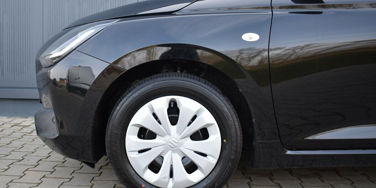 Suzuki Swift Club 1.2l M/T Dualjet Hybrid 8.250 km 16.850 &euro; Höchberg-Würzburg 97204
