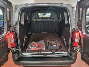 Opel Combo - e Edition PDC vo.&hi. Holzausbau verglaste 20.076 km 17.980 &euro; HAAN 42781