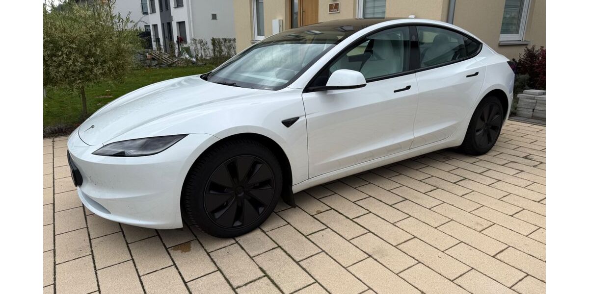 Tesla Model 3 36.100 km 33.400 &euro; Ludwigsfelde 14974