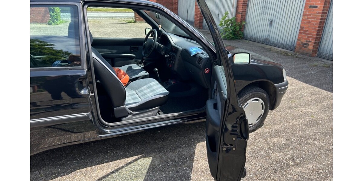 Peugeot 106 II 33.150 km 2.399 &euro; Bremerhaven 27576