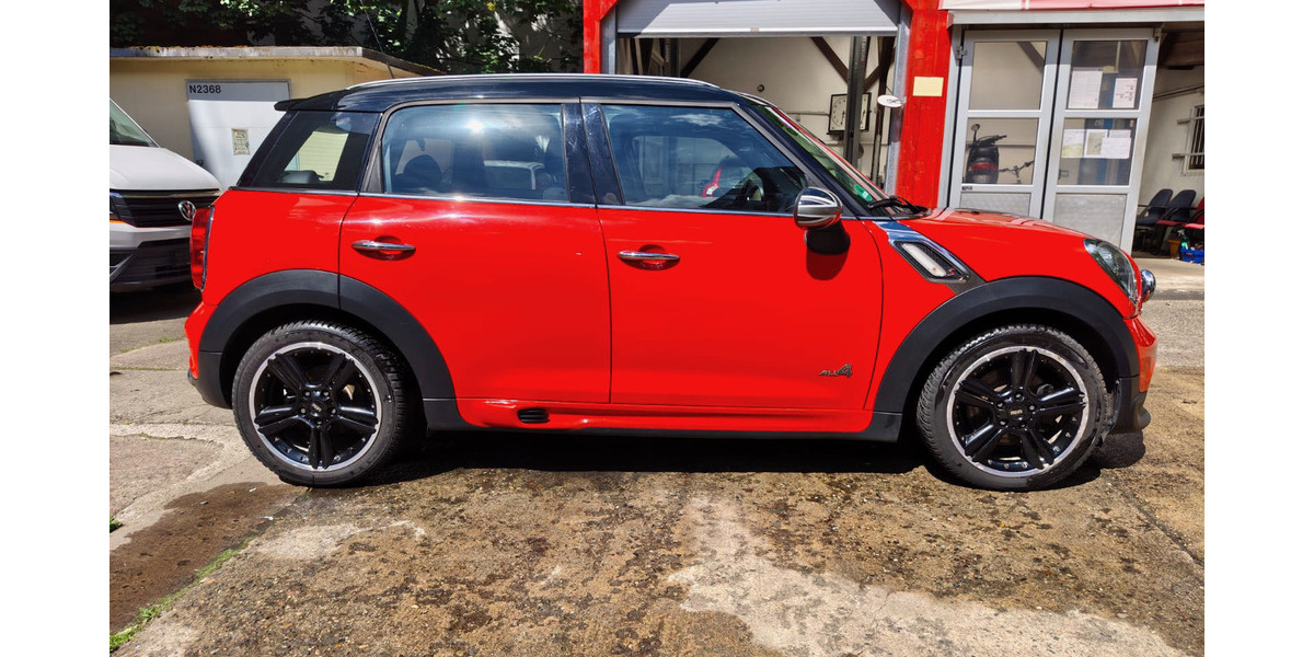 Mini Cooper_S_COUNTRYMAN_JWC_Kit_All4_Navi_Schiebed. 116.200 km 8.300 &euro; Berlin 10247