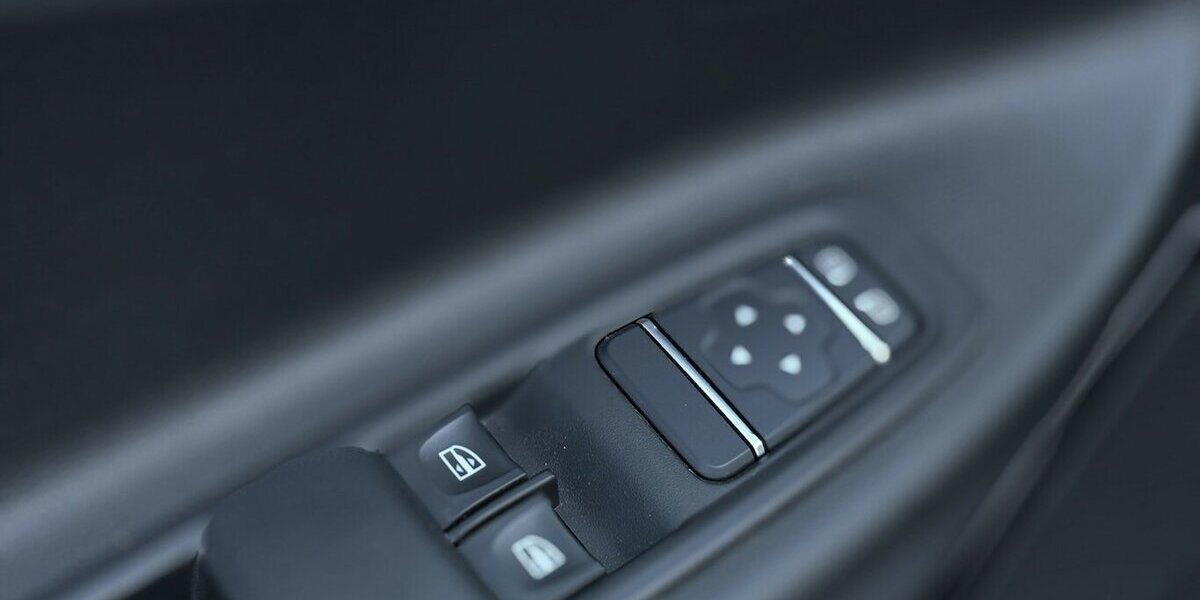 Renault ZOE Life WINTERPAKET/DAB/KLIMA/KEYLESS/SHZ/V+C 94.757 km 11.900 &euro; Villingen-Schwenningen 78054