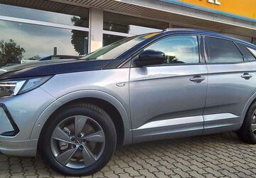 Opel Grandland (X) 16.556 km 31.780 &euro; Schönebeck (Elbe) 39218