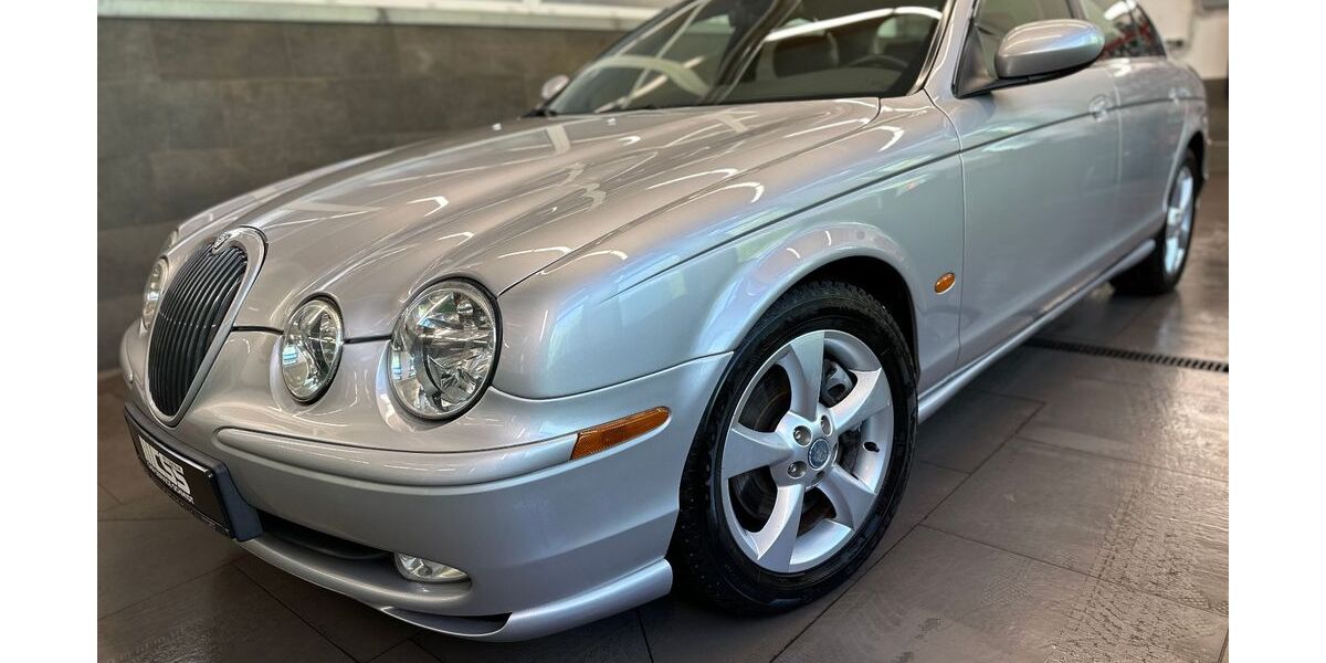 Jaguar S-Type 140.537 km 5.588 &euro; Cottbus 03044