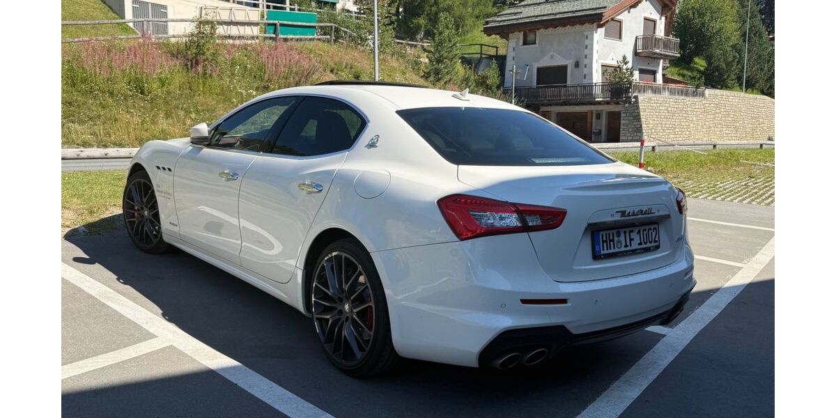 Maserati Ghibli 125.560 km 26.500 &euro; hamburg 22587